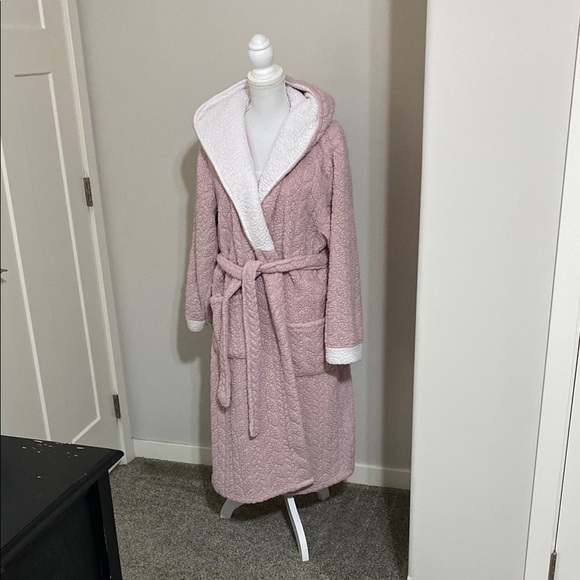 Jackets & Blazers - Women's Preloved L/XL Mauve Pink & White Hooded Long Robe!